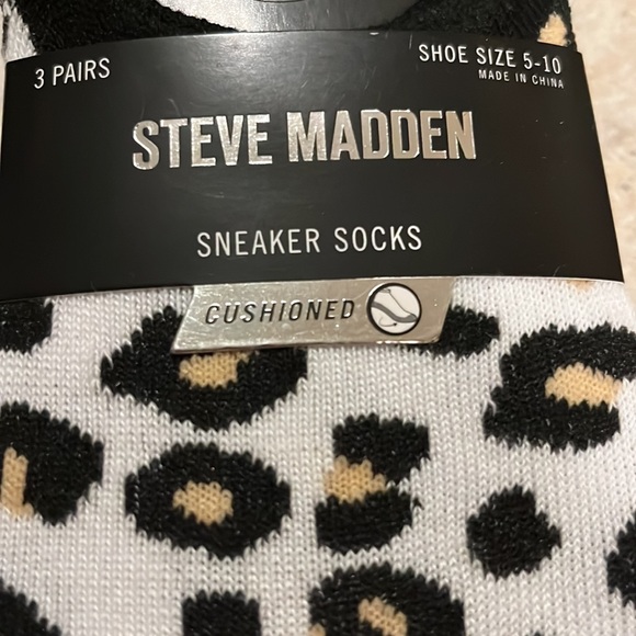 Steve Madden Sneaker Socks - Picture 2 of 3